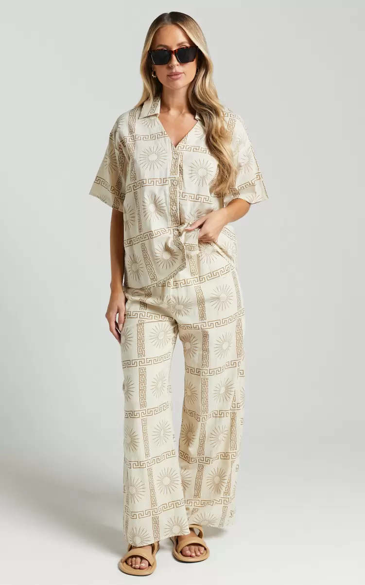 Women Tops Cassidy Shirt - Short Sleeve Linen Look Shirt In Beige Sun Print Showpo - 1