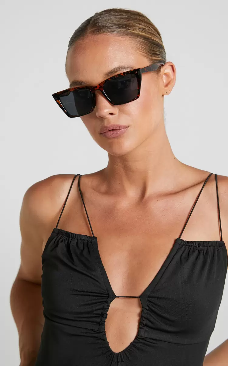 Women Showpo Sunglasses Jimma Sunglasses - Square Cateye Sunglasses In Tortoiseshell - 1