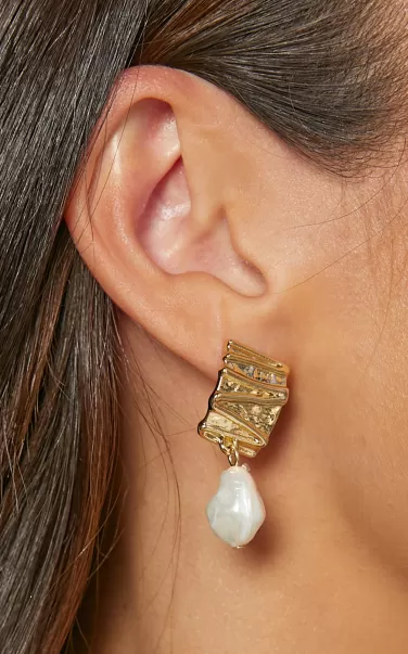 Showpo Dresses Women Romee Pearl Drop Earring In Gold