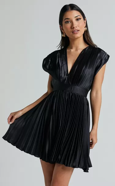 Women Ayienny Mini Dress - Plunge Neck Pleated Dress In Black Showpo Dresses