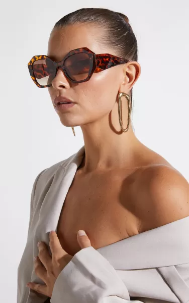 Women Jisebelle Sunglasses In Tortoiseshell Sunglasses Showpo