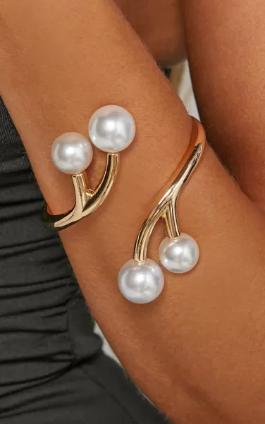 Bracelets Women Lotus Pearl Arm Cuff In Gold Showpo