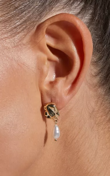 Women Vaira Pearl Drop Earrings In Gold Pearl Earrings Showpo