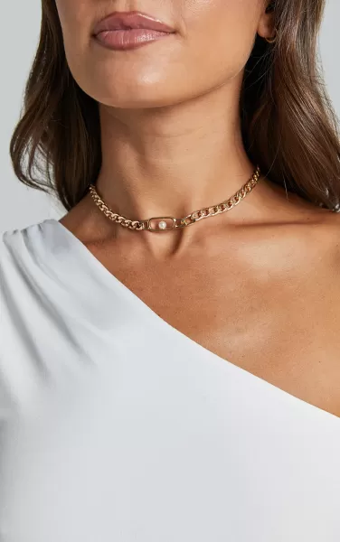 Lanna Pearl Choker Necklace In Gold Pearl Showpo Necklaces Women