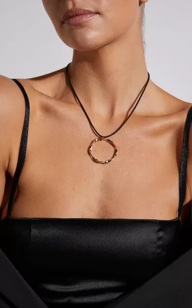 Women Maja Circle Rope Necklace In Gold Showpo Necklaces
